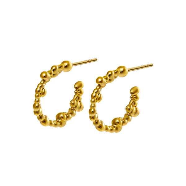 Bubbles Ohrringe Gold sind kleine Creolen mit einer unregelmäßigen organischen Form die an Seifenblasen erinnert. Der Schmuck bestehen aus 925 Sterlingsilber und wurden mit einer Zwei-Mikron-Schicht aus 24-karätigem Gold überzogen. Der Durchmesser des Ohrrings beträgt ca. 1,8 cm. Die handgefertigten Ohrringe haben einen Sterlingsilber Verschluss Stecker.