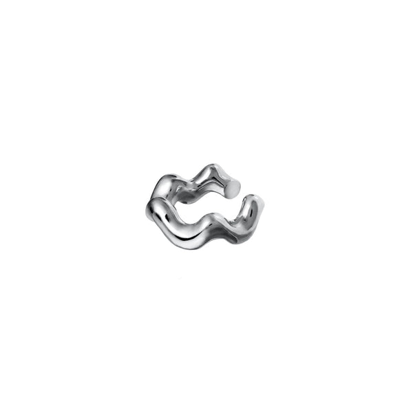 Annae ear cuff Silber hat die Form einer unregelmäßigen Welle. Der eher breitere Ohrring ist modern und zugleich elegant. Der ear cuff ist von Hand aus Juwelierwachs gefertigt und in 925 Sterlingsilber gegossen. Der Außendurchmesser beträgt ca. 17 mm, der Innendurchmesser 10 mm.
