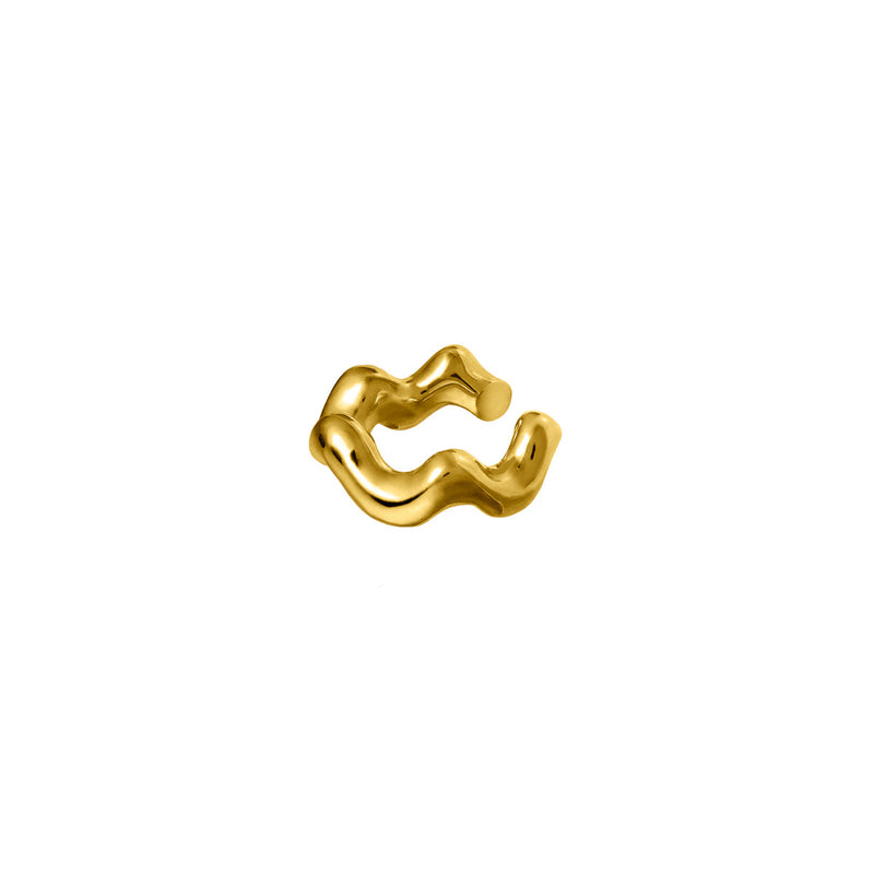 Annae ear cuff Gold hat die Form einer unregelmäßigen Welle. Der eher breitere Ohrring ist modern und zugleich elegant. Der ear cuff ist von Hand aus Juwelierwachs gefertigt und in 925 Sterlingsilber gegossen. Danach wurde der ear cuff mit einer Zwei-Mikron-Schicht aus 24-karätigem Gold überzogen. Der Außendurchmesser beträgt ca. 17 mm, der Innendurchmesser 10 mm.